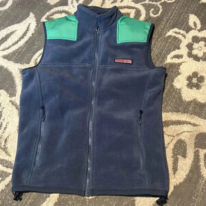 Vineyard vines fleece vest. NWOT. Size XS has pockets. Zip front. Unisex.